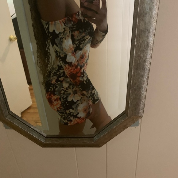 Off shoulder long sleeve dress - Picture 2 of 3